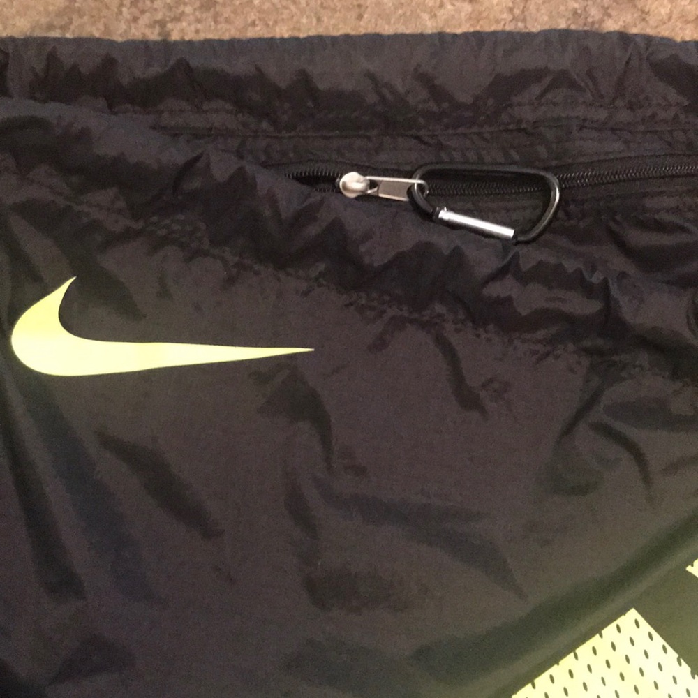 Nike Drawstring Bag - Picture 3 of 4